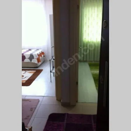 Konforunda Full Esyali Ev Merkezi Konumda Apartmán